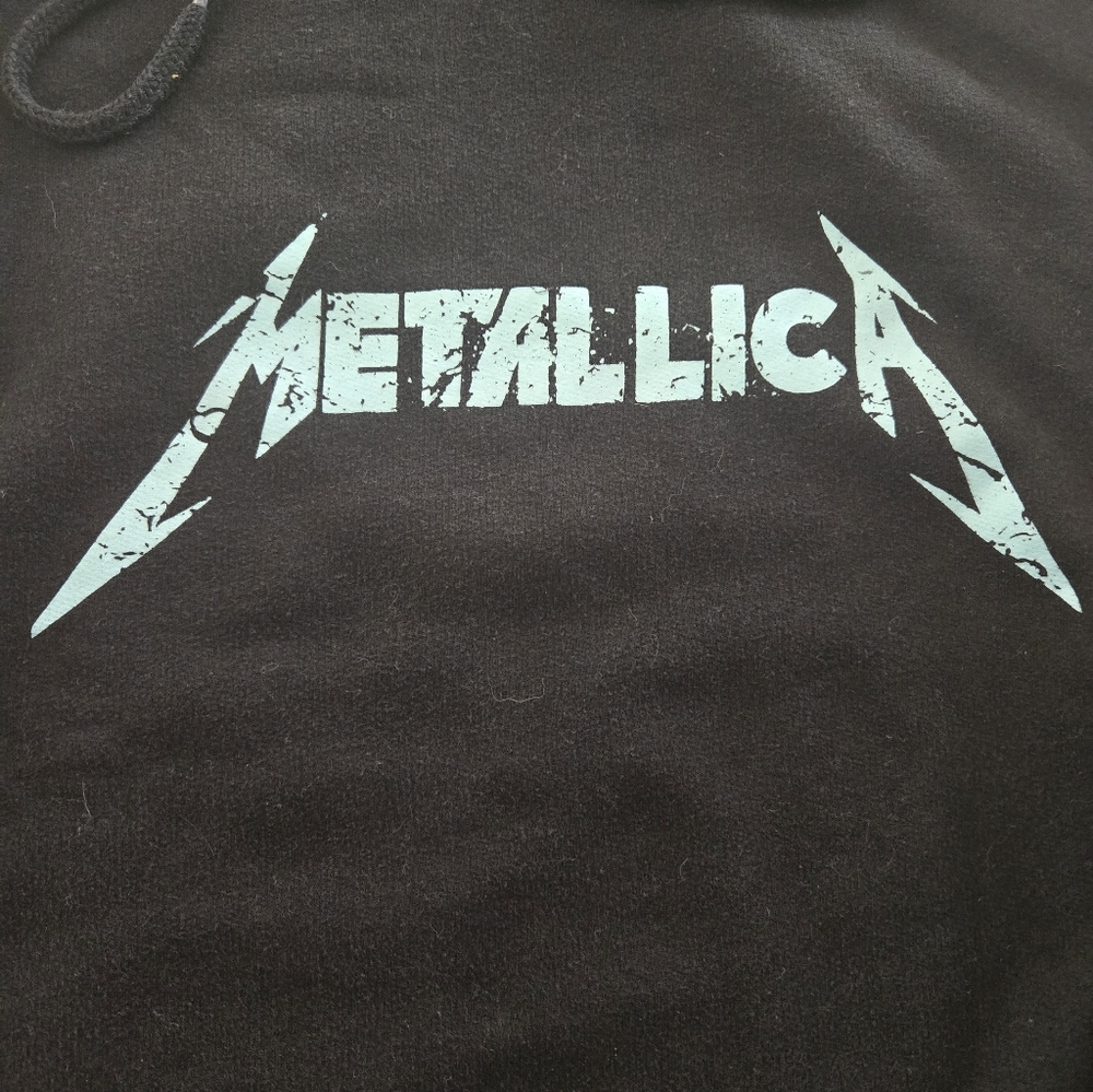 Metallica Black Graphic Hooded Sweatshirt with Purple Skull Design - Picture 3 of 5
